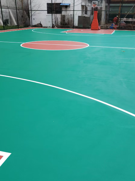 靖远 球场长期使用易出现地面开裂